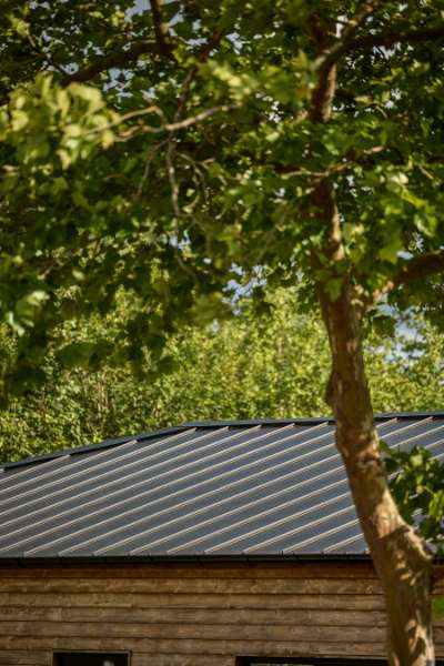 Wohnangebot mit besonderem Fokus auf Nachhaltigkeit mit Stahldächern, Kirke Værløsevej 52, 3500 Værløse, Dänemark